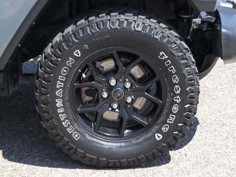 Used 2025 Jeep Gladiator Mojave AWD/4WD image 41