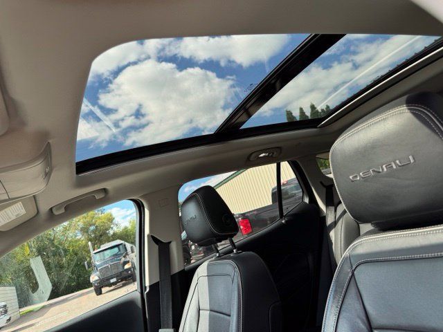 Used 2019 GMC Terrain Denali w/ GMC Pro Grade Package AWD/4WD image 9