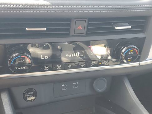 Used 2024 Nissan Rogue SV FWD image 29