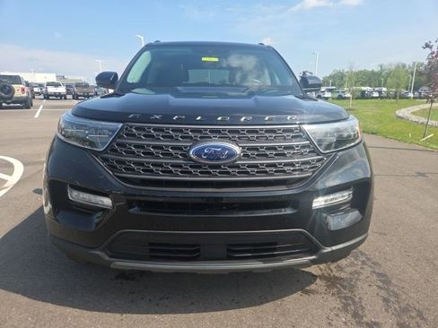 Used 2024 Ford Explorer XLT w/ Equipment Group 202A AWD/4WD image 3