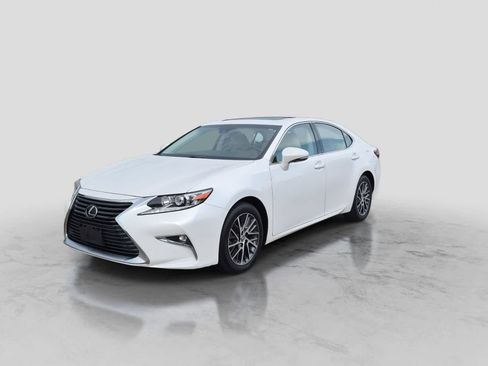 Used 2017 Lexus ES 350 w/ Navigation System Package FWD image 4