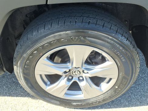 Certified 2023 Toyota RAV4 LE AWD/4WD image 6