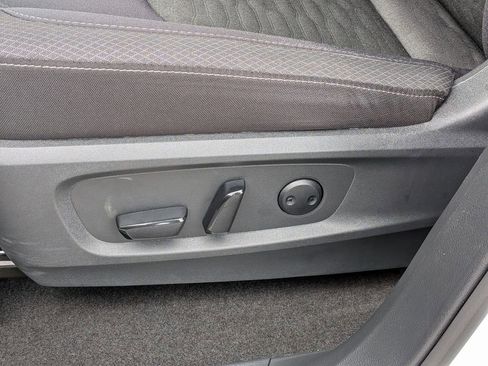 Used 2025 Nissan Pathfinder SV image 11