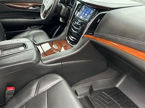 Used 2017 Cadillac Escalade Premium Luxury image 16