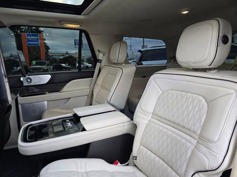 Used 2019 Lincoln Navigator Black Label w/ Cargo Package image 17