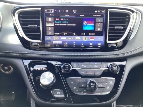 New 2026 Chrysler Pacifica Limited image 38