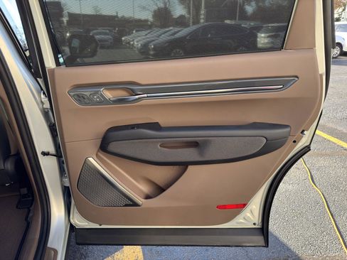 Used 2024 Kia EV9 Land image 39