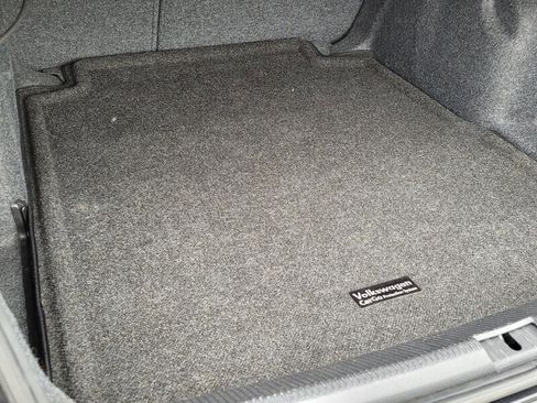 Used 2017 Volkswagen Passat 1.8T R-Line w/ R-Line Lighting Package image 11