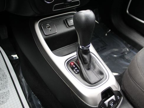 Used 2018 Jeep Compass Sport image 18