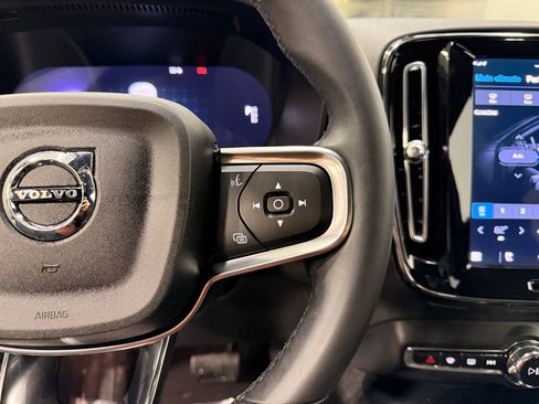 Used 2023 Volvo XC40 Recharge Ultimate image 14