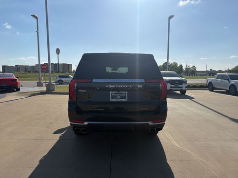 Used 2025 GMC Yukon XL Denali RWD image 4