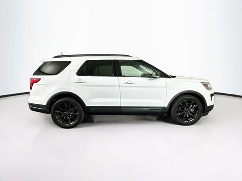 Used 2018 Ford Explorer XLT w/ Equipment Group 202A FWD image 10