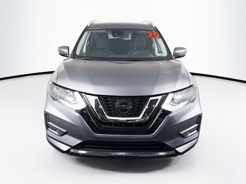 Used 2020 Nissan Rogue SV image 3