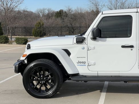 Used 2021 Jeep Wrangler Unlimited Sahara w/ Cold Weather Group image 5