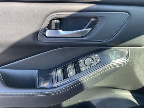 Used 2025 Nissan Rogue SV FWD image 20