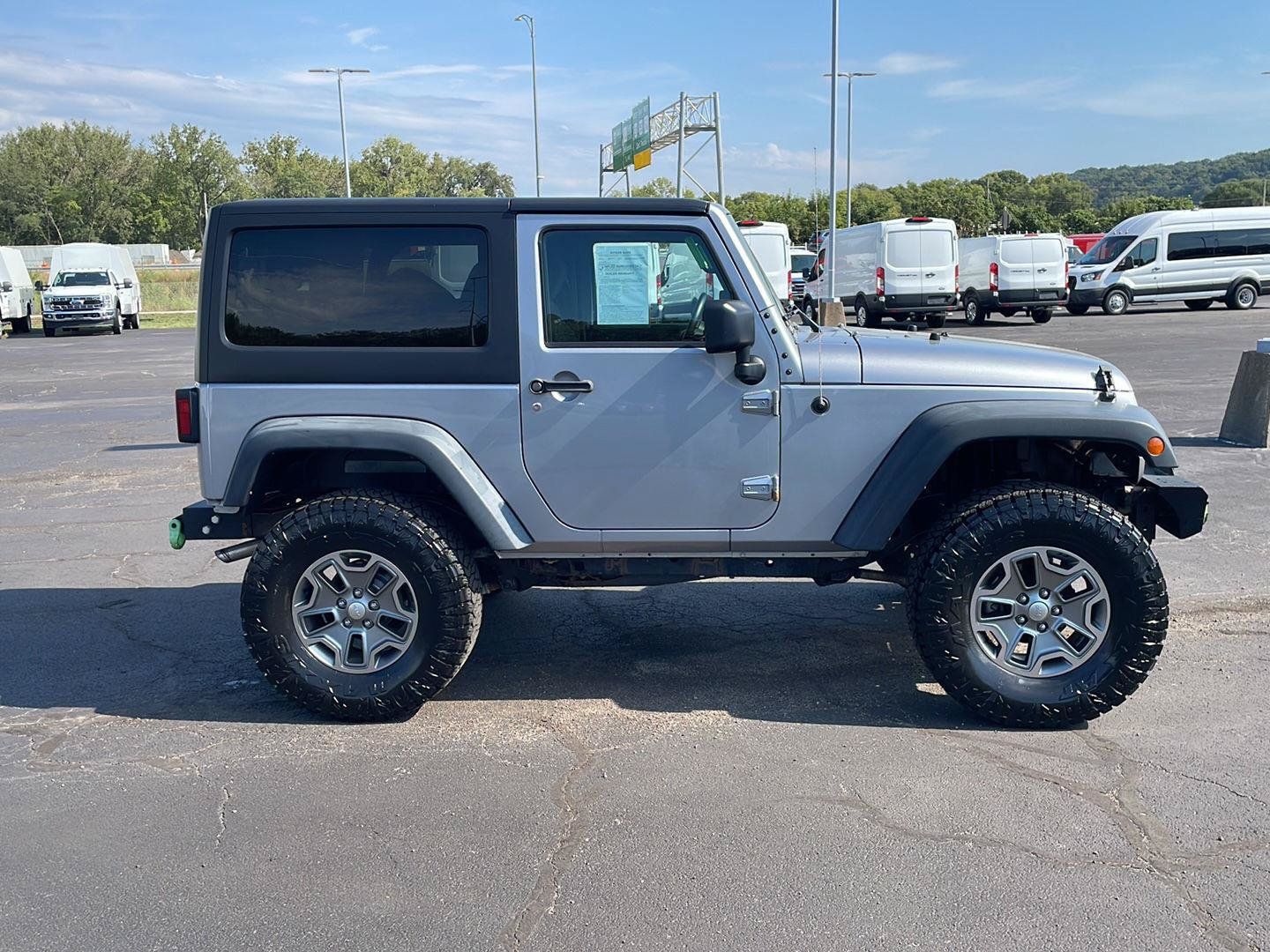 Used 2015 Jeep Wrangler Rubicon w/ Power Convenience Group AWD/4WD image 6
