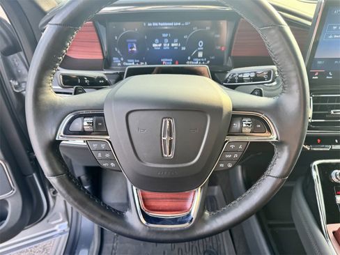 Used 2024 Lincoln Navigator Premiere image 14