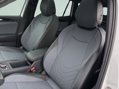 New 2026 Volkswagen Tiguan SE R-Line FWD image 24