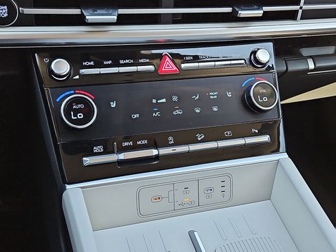 Used 2025 Hyundai Santa Fe SEL image 14