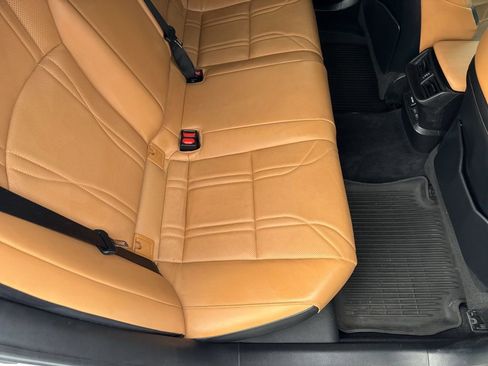 Used 2022 Lexus ES 300h Ultra Luxury w/ Accessory Package 2 FWD image 31