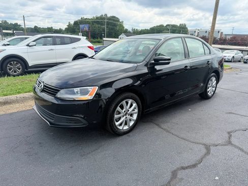 Used 2011 Volkswagen Jetta SE FWD image 3