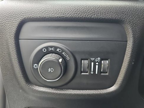 Used 2023 Jeep Grand Cherokee Limited AWD/4WD image 25