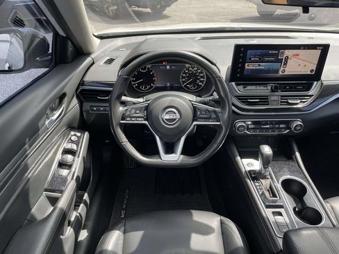 Used 2024 Nissan Altima 2.0 SR FWD image 14