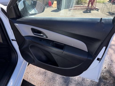 Used 2016 Chevrolet Cruze LT FWD image 17