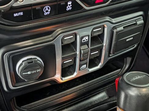 Used 2021 Jeep Gladiator Overland AWD/4WD image 27