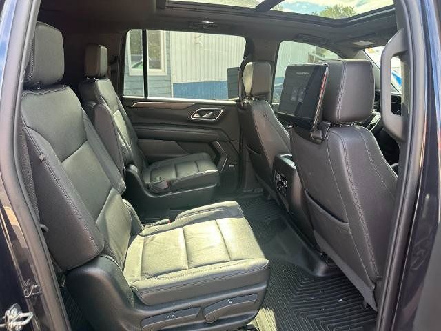Used 2023 Chevrolet Suburban LT w/ Luxury Package AWD/4WD image 15