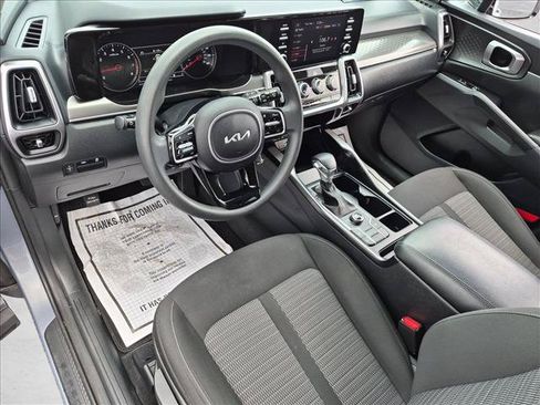 Used 2023 Kia Sorento LX FWD image 10