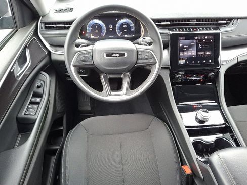 Certified 2023 Jeep Grand Cherokee Laredo image 11