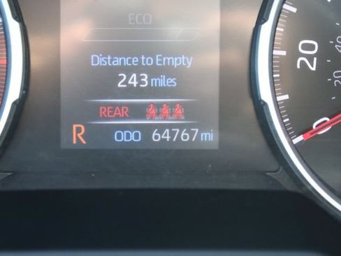 Used 2022 Toyota RAV4 XLE Premium FWD image 15