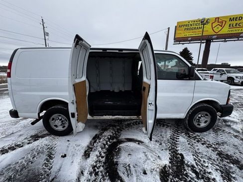 Used 2014 Chevrolet Express 2500 image 31