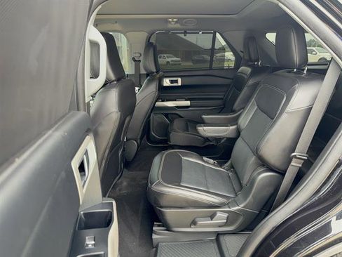 Used 2023 Ford Explorer Limited w/ Limited Technology Package RWD image 9