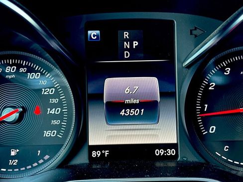 Used 2019 Mercedes-Benz GLC 300 image 30