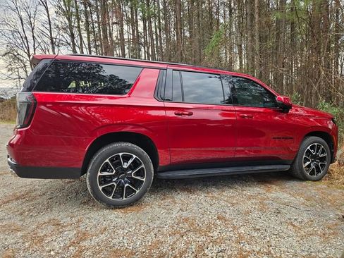 Used 2025 Chevrolet Suburban RST w/ Comfort Package image 6