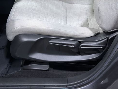 Used 2023 Honda HR-V LX image 18
