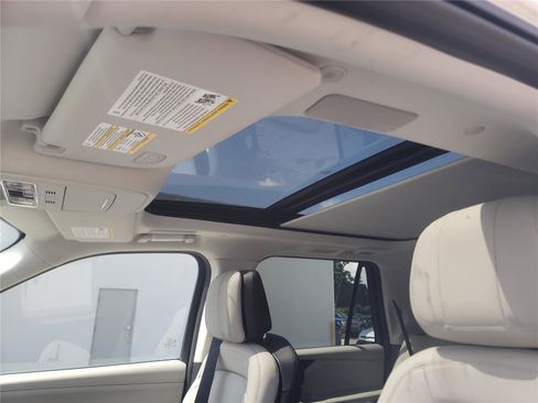 New 2026 Lincoln Navigator L Reserve image 12