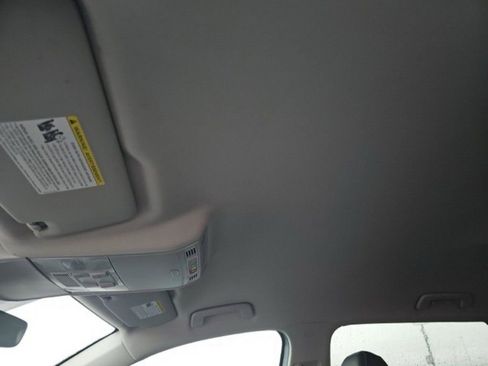 Used 2024 Volkswagen Taos SE image 14