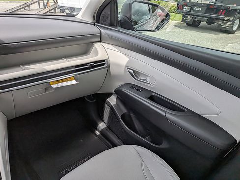 Used 2025 Hyundai Tucson SEL FWD image 16
