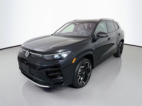 Used 2026 Volkswagen Tiguan SEL R-Line AWD/4WD image 3