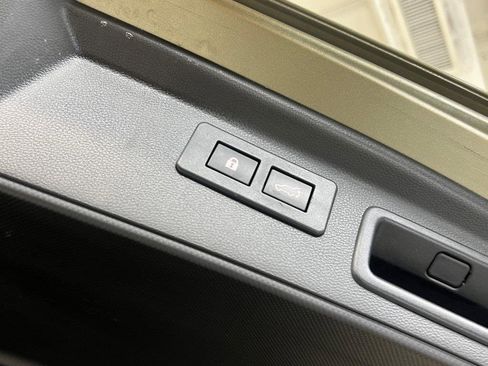 Used 2024 Subaru Forester Touring image 12