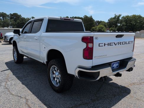 Used 2021 Chevrolet Silverado 1500 LT w/ Z71 Off-Road Package AWD/4WD image 5