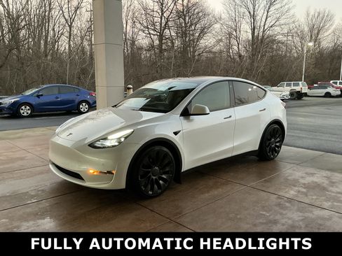 Used 2022 Tesla Model Y Performance image 3
