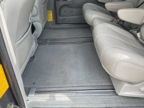 Used 2012 Toyota Sienna XLE FWD image 30