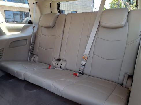 Used 2017 Cadillac Escalade Premium Luxury AWD/4WD image 22
