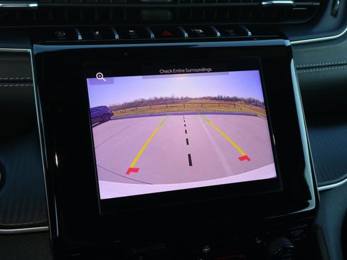 Used 2025 Jeep Grand Cherokee Altitude image 27