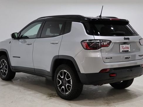 Used 2025 Jeep Compass Trailhawk AWD/4WD image 6