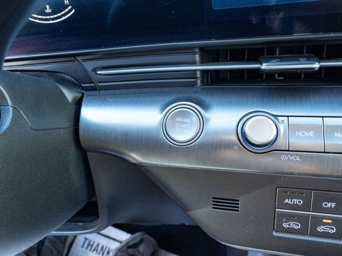 Used 2025 Hyundai Kona SEL image 20